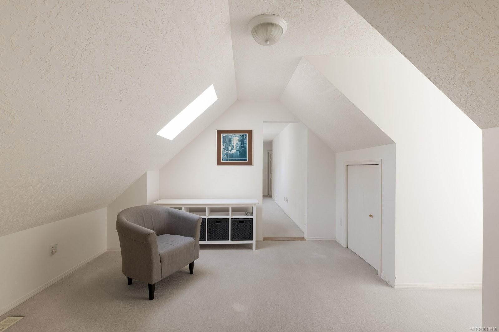 560 Salmon Rd, North Saanich, BC