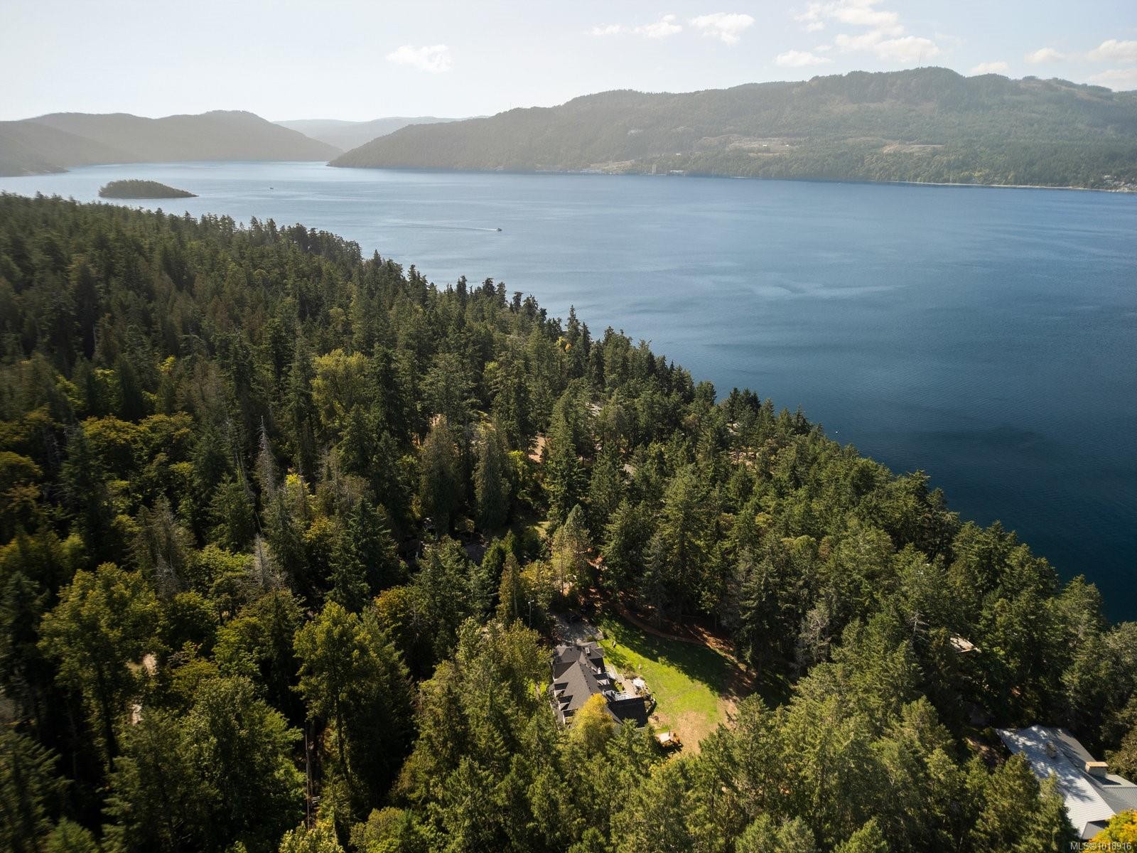 560 Salmon Rd, North Saanich, BC