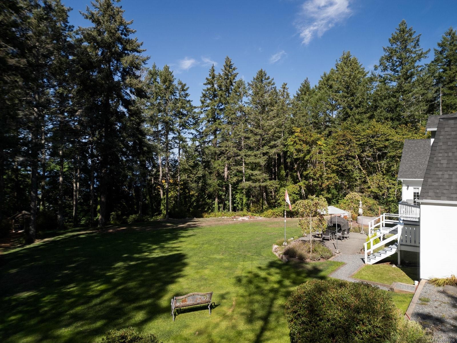 560 Salmon Rd, North Saanich, BC