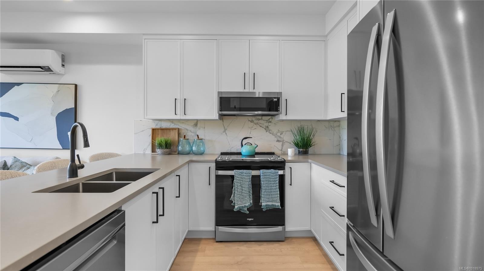 614-1371 Goldstream Ave, Langford, BC - Indoor Photo Showing Kitchen With Double Sink With Upgraded Kitchen