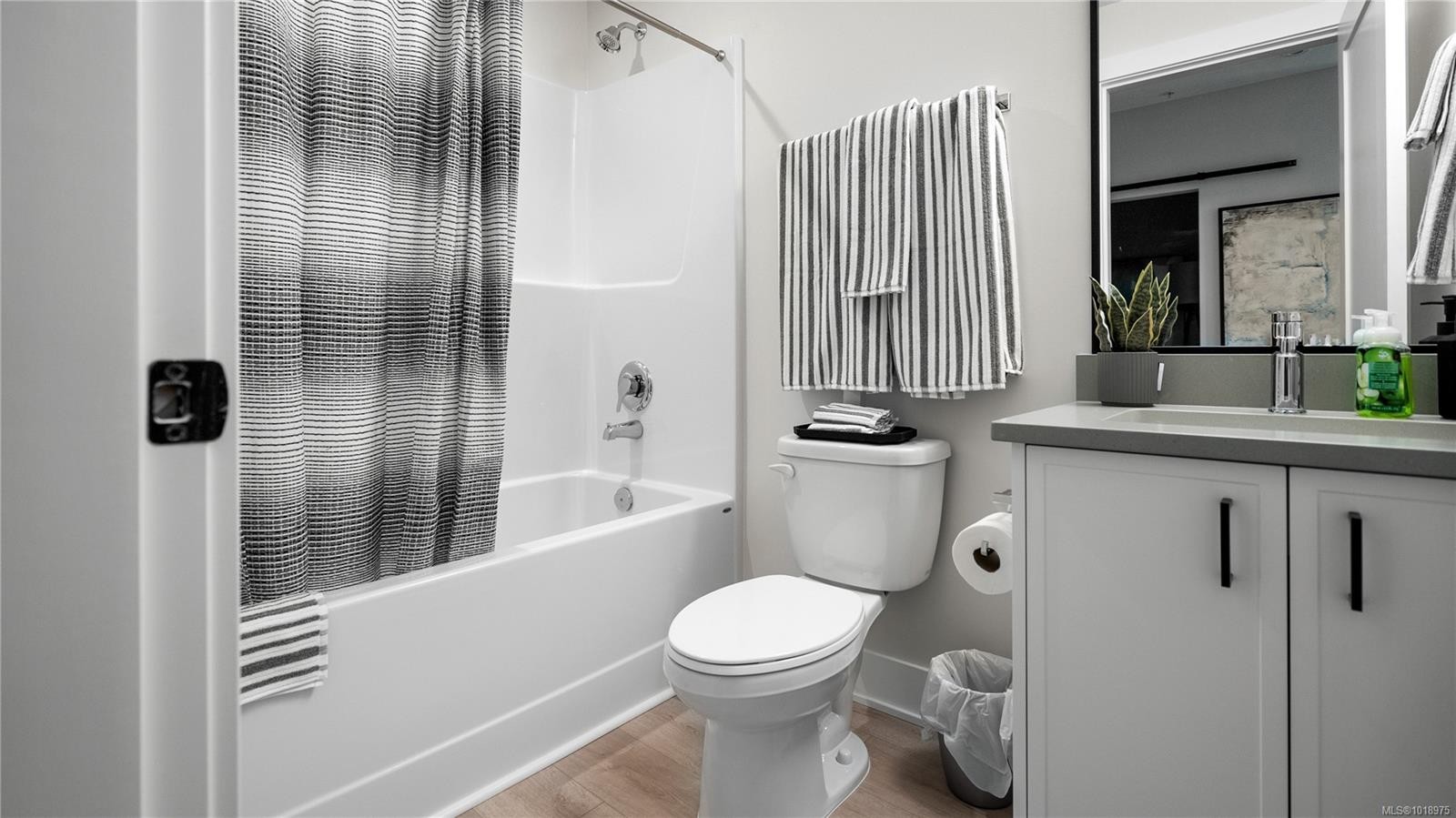614-1371 Goldstream Ave, Langford, BC - Indoor Photo Showing Bathroom