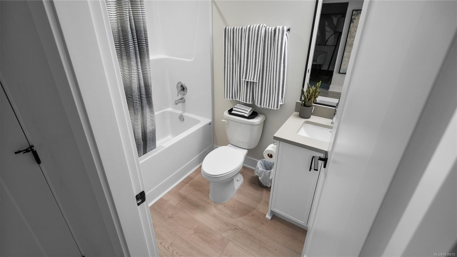 614-1371 Goldstream Ave, Langford, BC - Indoor Photo Showing Bathroom