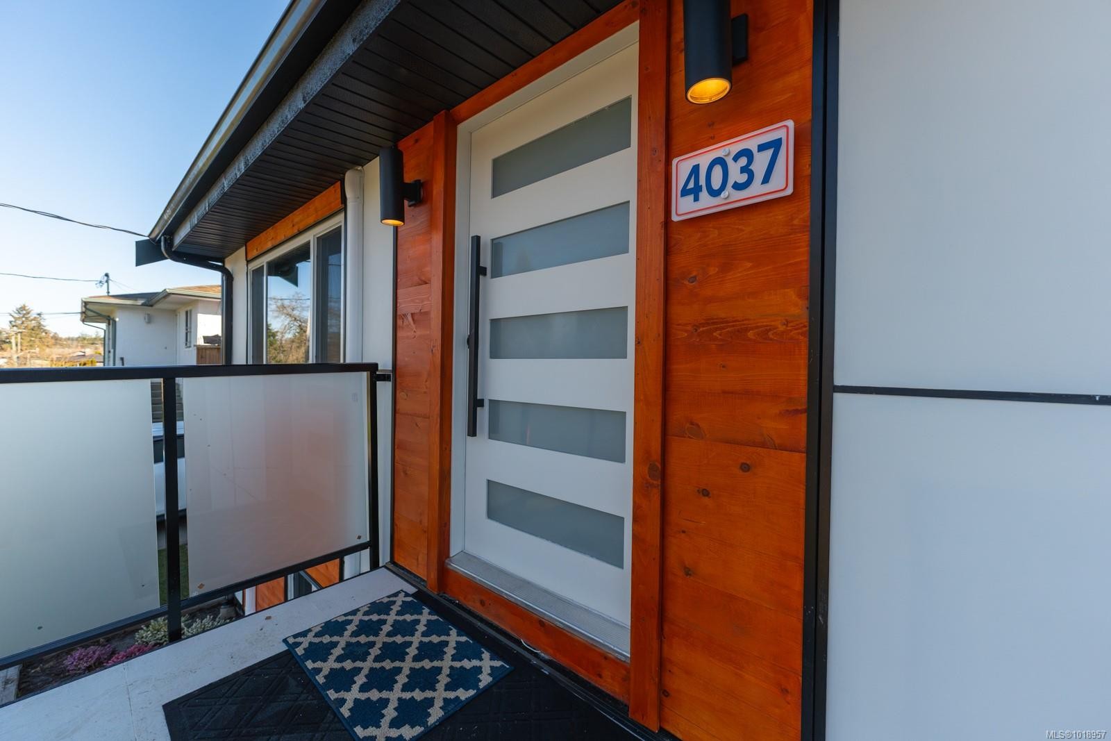 4037 Lakehill Pl, Saanich, BC