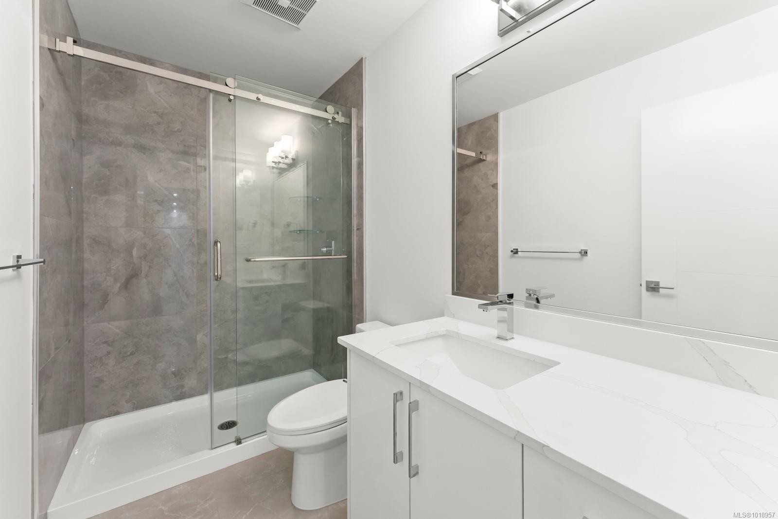 4037 Lakehill Pl, Saanich, BC