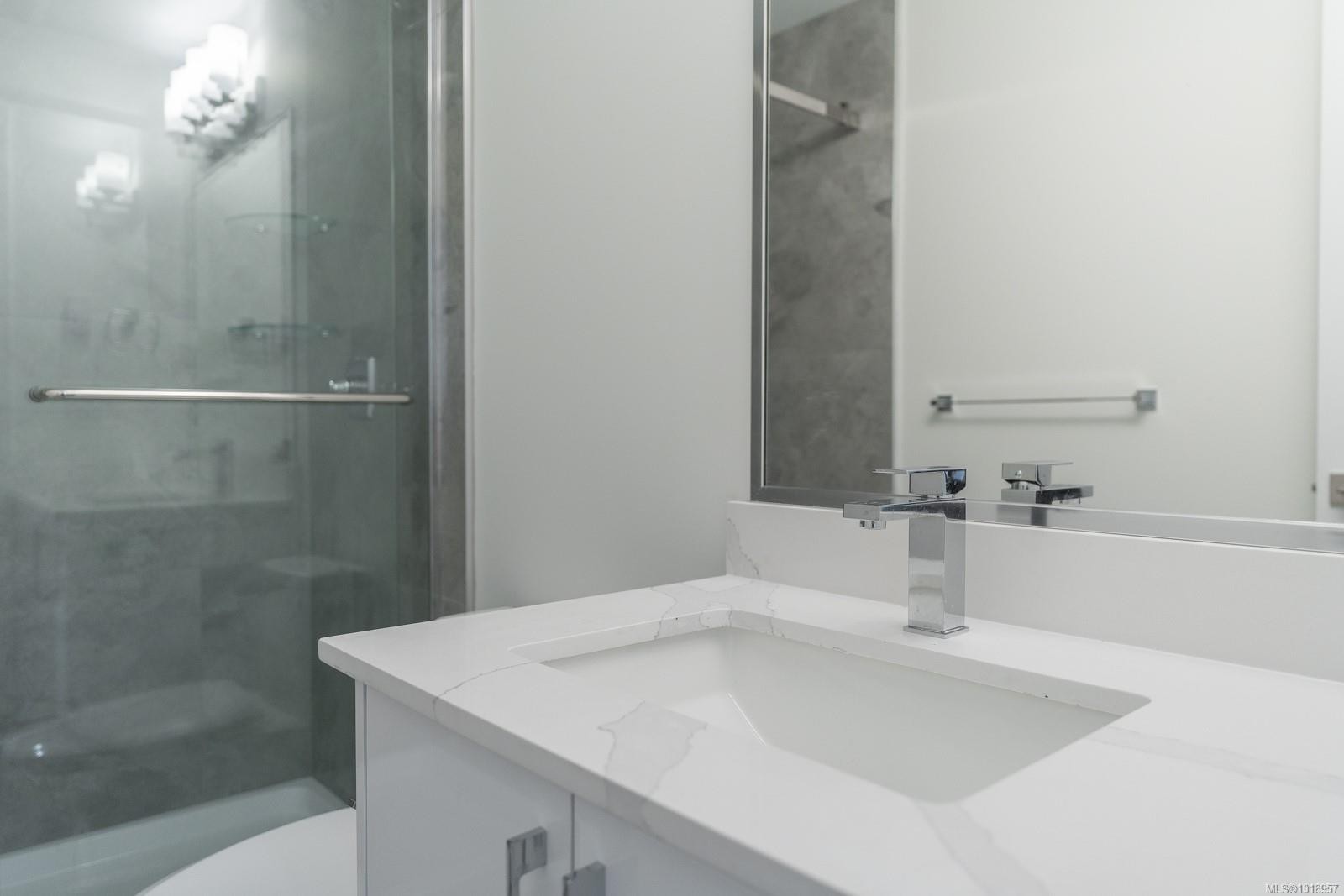 4037 Lakehill Pl, Saanich, BC