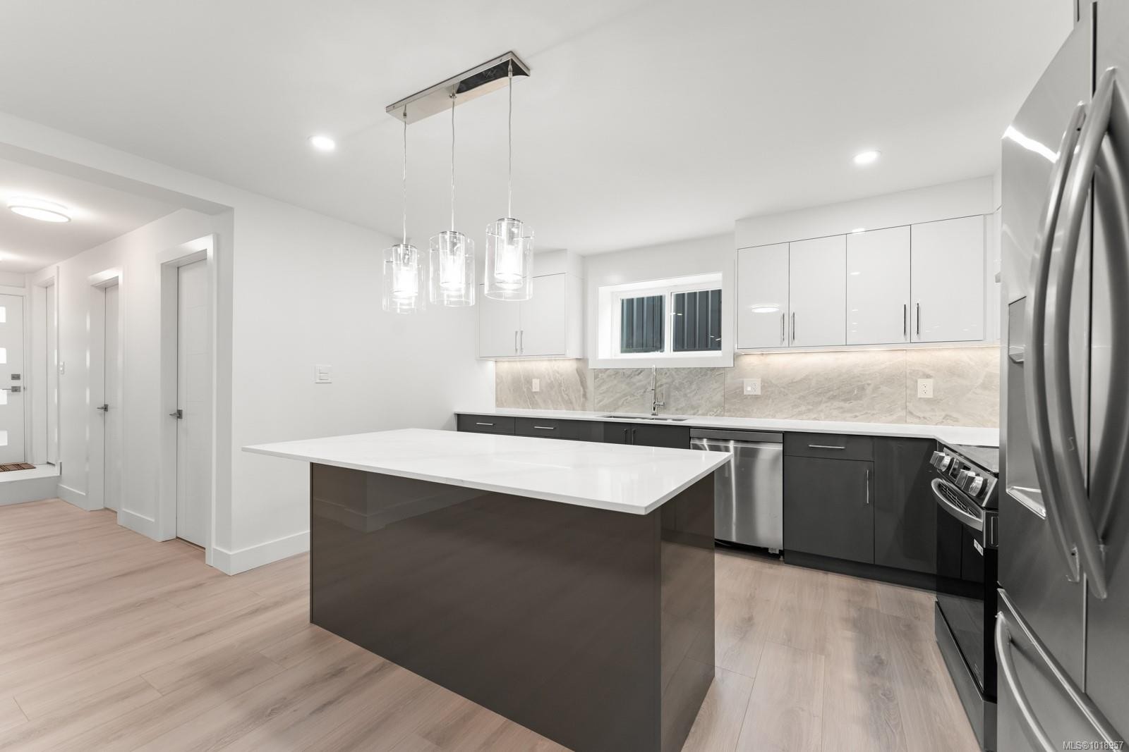 4037 Lakehill Pl, Saanich, BC