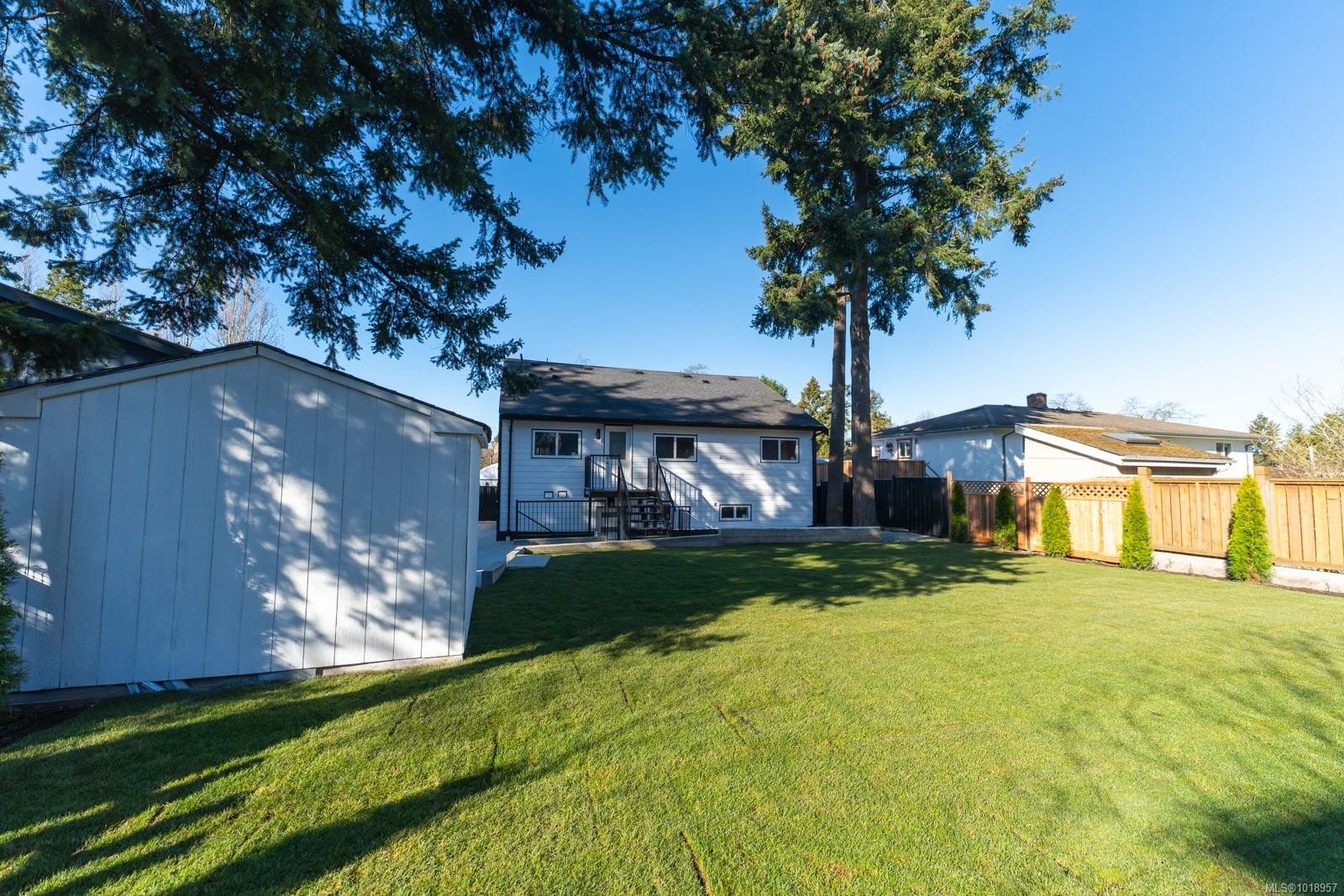 4037 Lakehill Pl, Saanich, BC