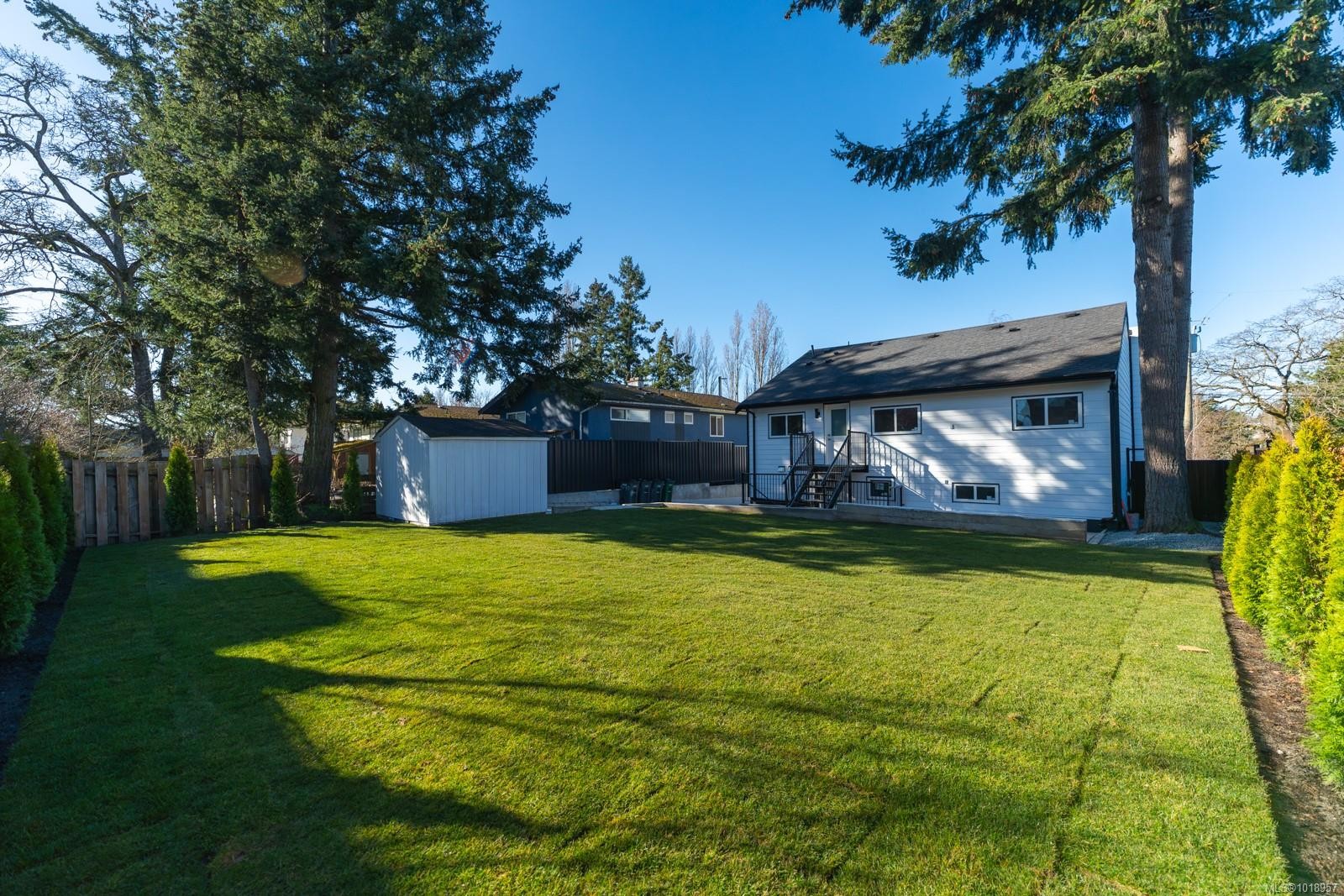 4037 Lakehill Pl, Saanich, BC