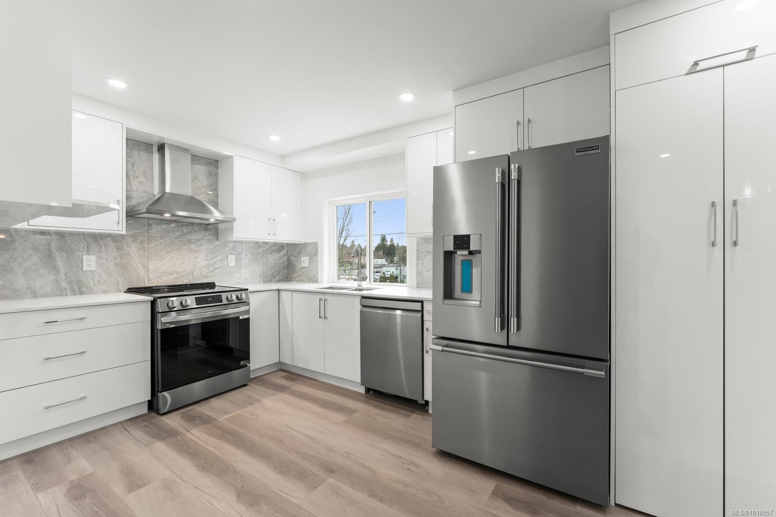 4037 Lakehill Pl, Saanich, BC