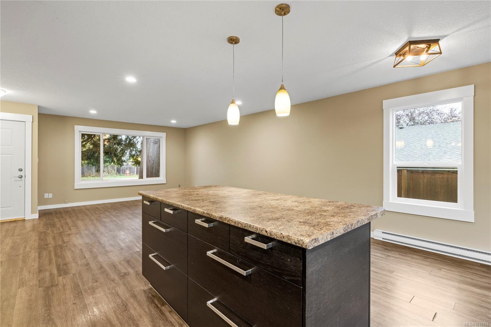 642 Forsyth Ave, Parksville, BC