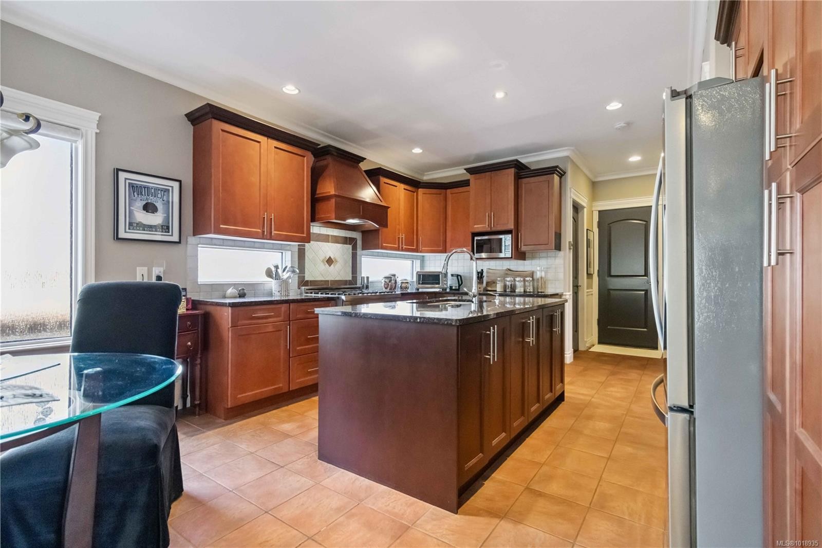 1702 De Sousa Pl, Saanich, BC