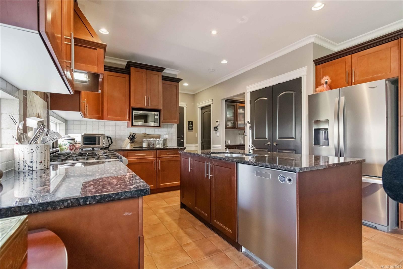 1702 De Sousa Pl, Saanich, BC