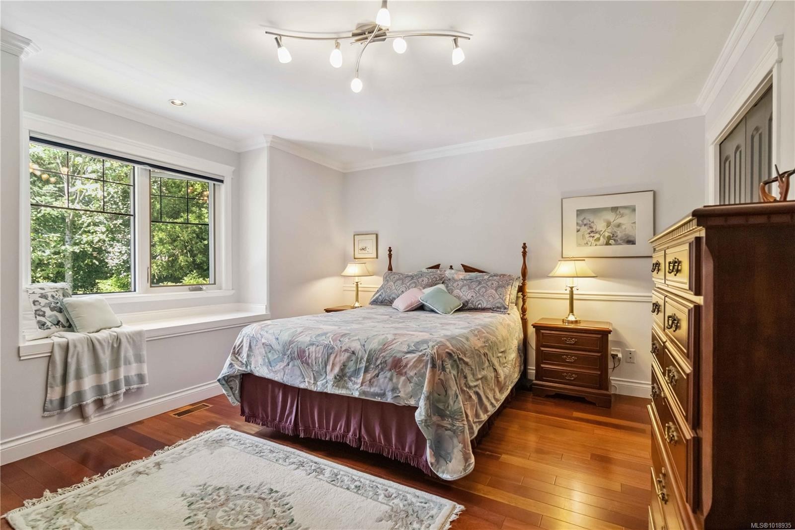 1702 De Sousa Pl, Saanich, BC