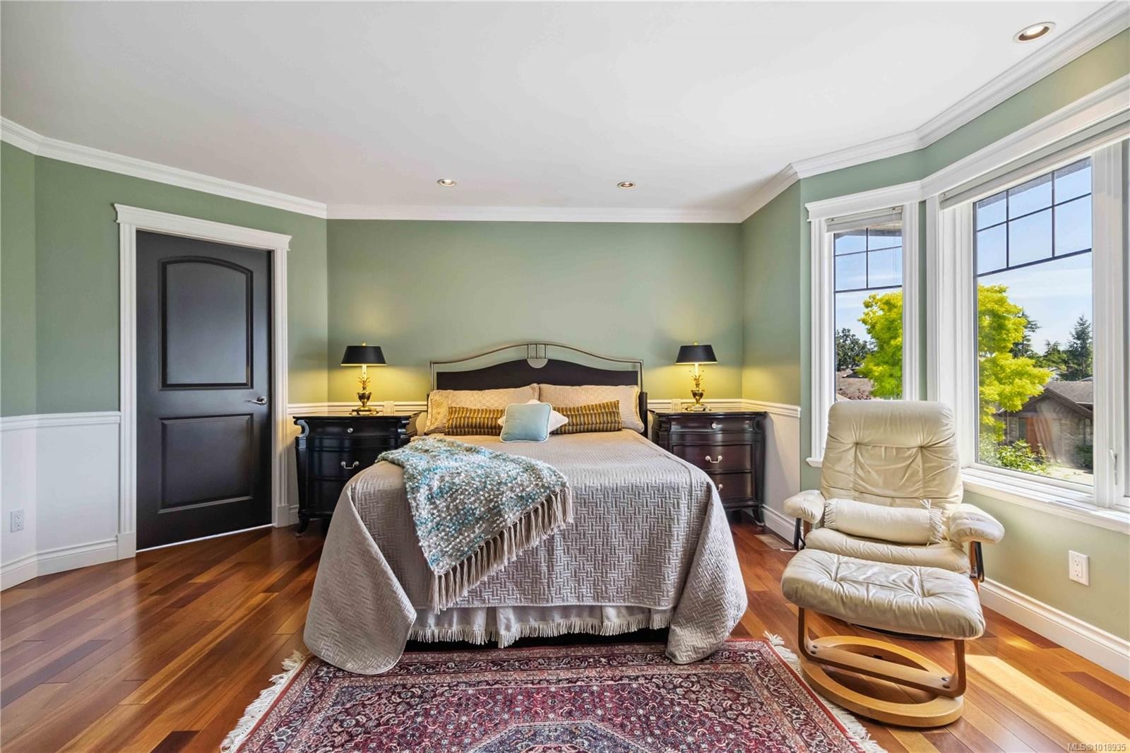 1702 De Sousa Pl, Saanich, BC