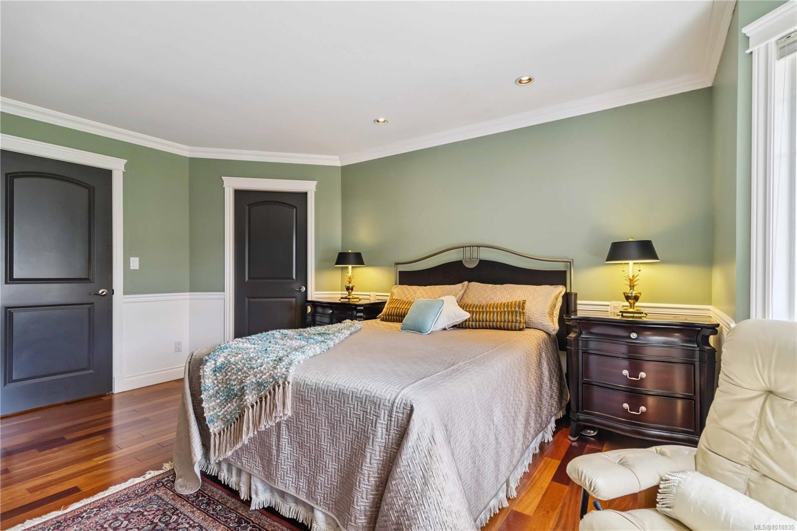 1702 De Sousa Pl, Saanich, BC