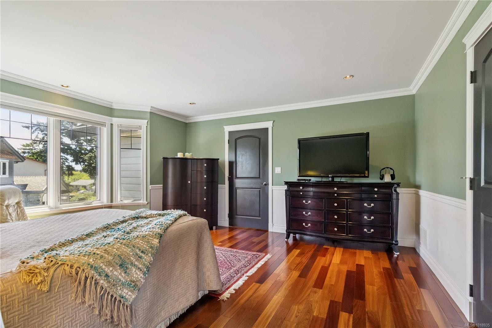 1702 De Sousa Pl, Saanich, BC