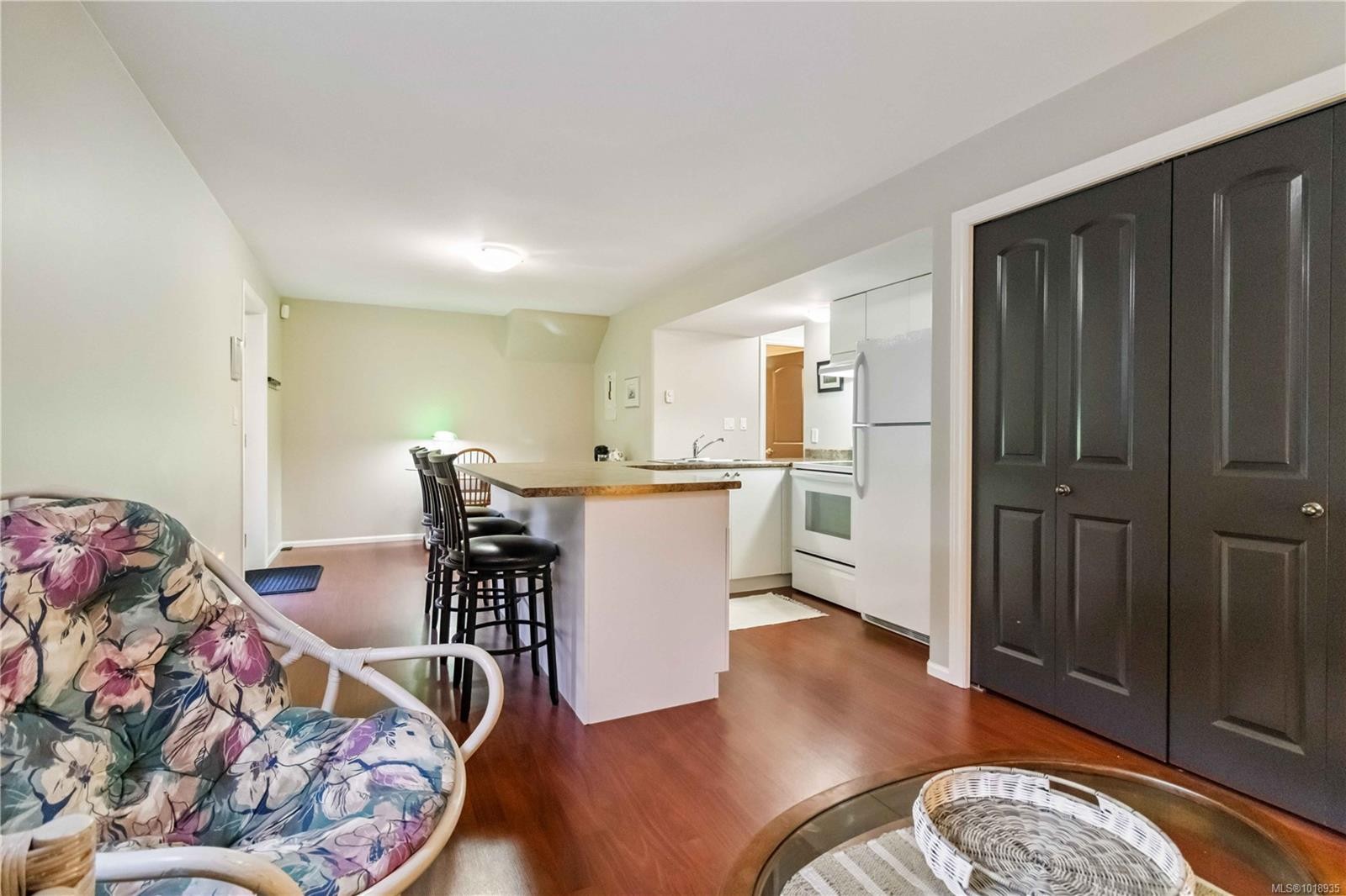 1702 De Sousa Pl, Saanich, BC