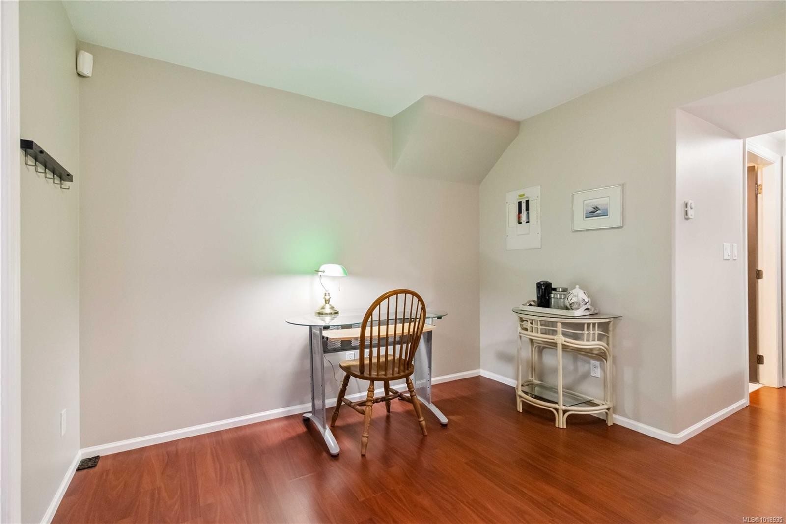 1702 De Sousa Pl, Saanich, BC