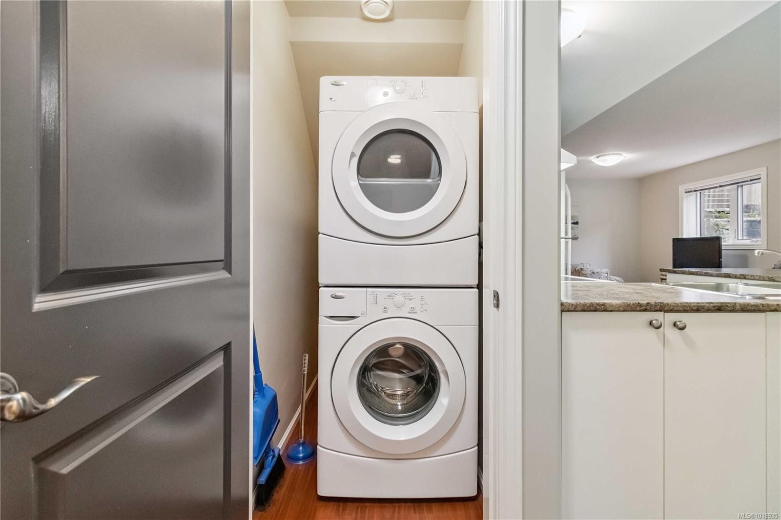 1702 De Sousa Pl, Saanich, BC