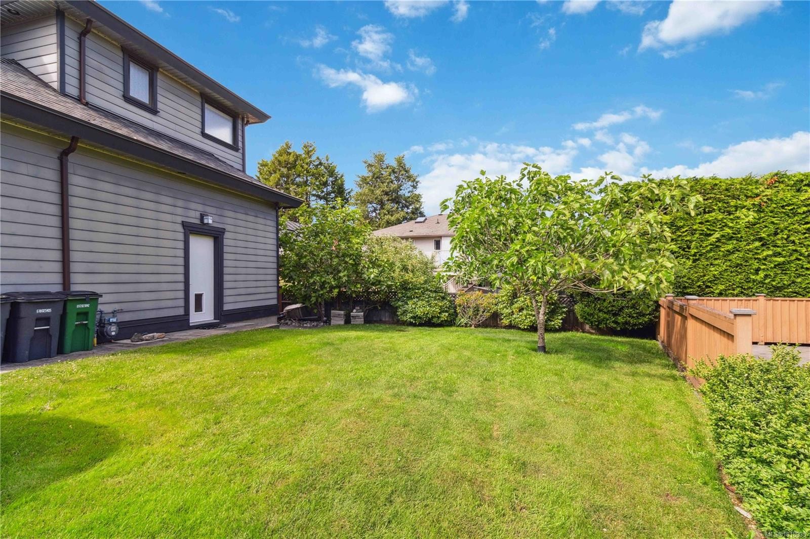 1702 De Sousa Pl, Saanich, BC