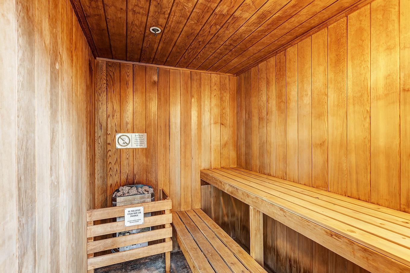 Sauna - 905-370 Rue St-André, Montréal (Ville-Marie), QC - Indoor Photo Showing Other Room