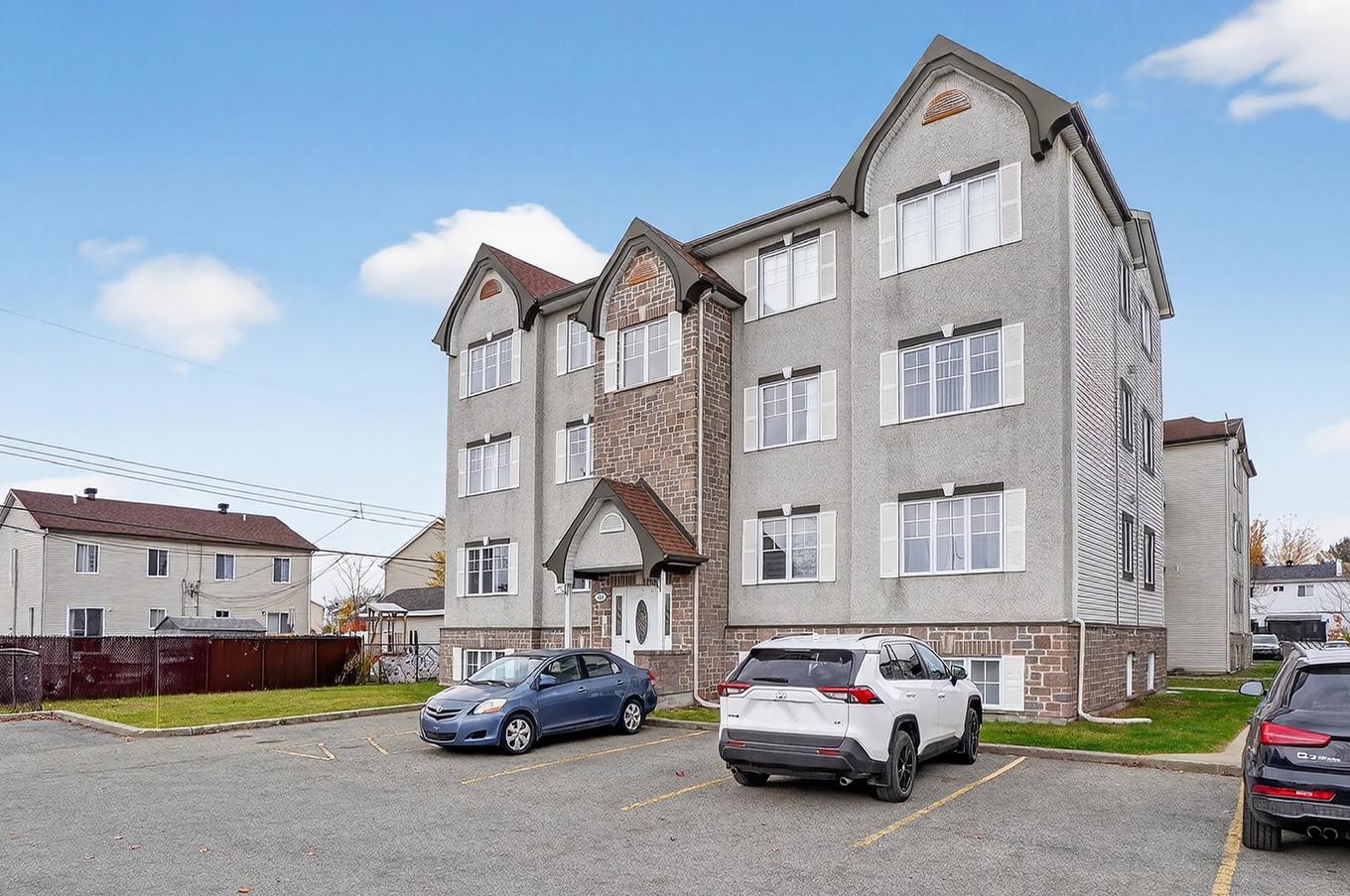 Façade - 302-5320 Rue Du Bocage, Terrebonne (La Plaine), QC - Outdoor