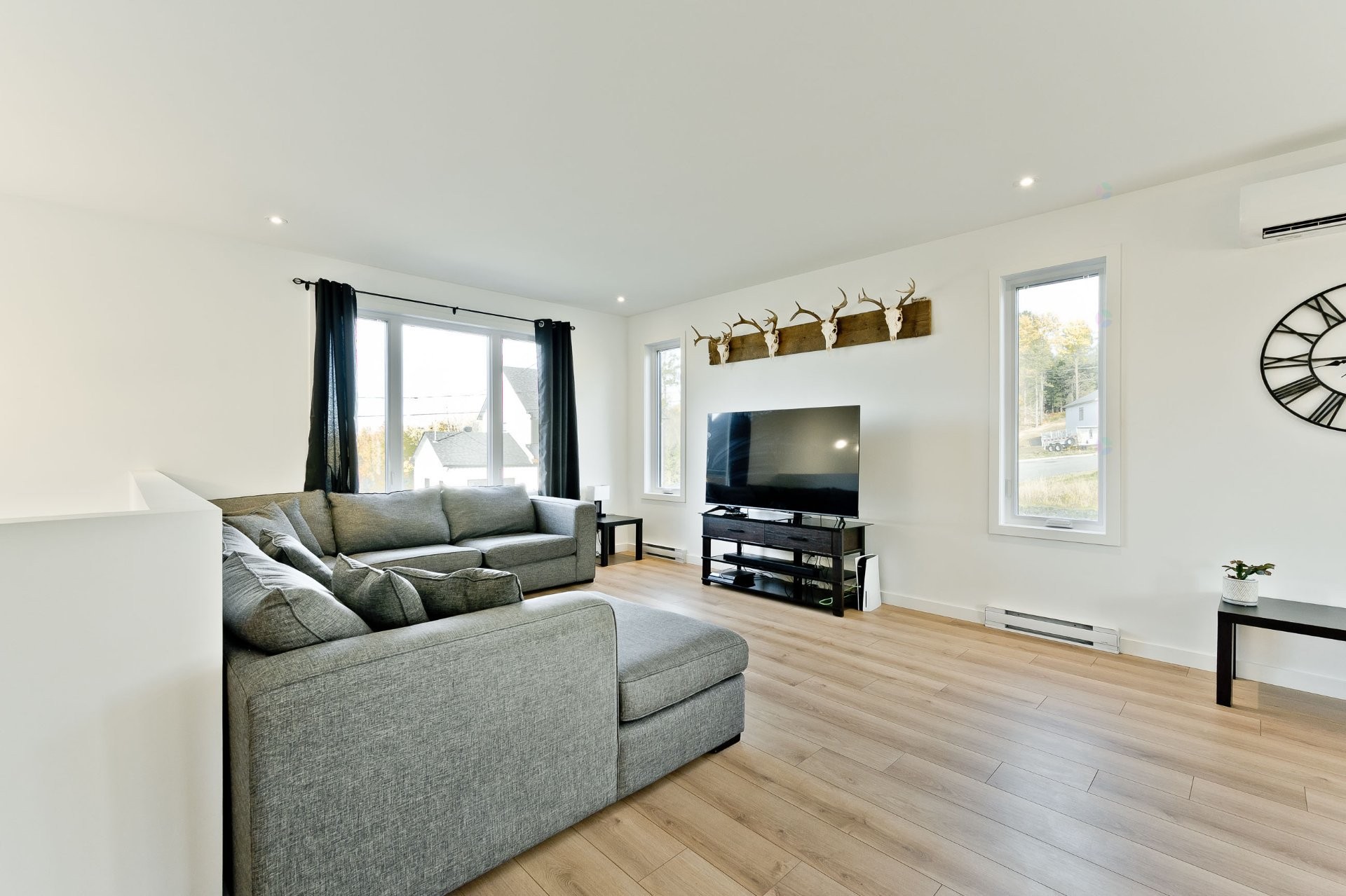Living Room - 780 Rue Mcauley, Coaticook, QC - Indoor Photo Showing Living Room