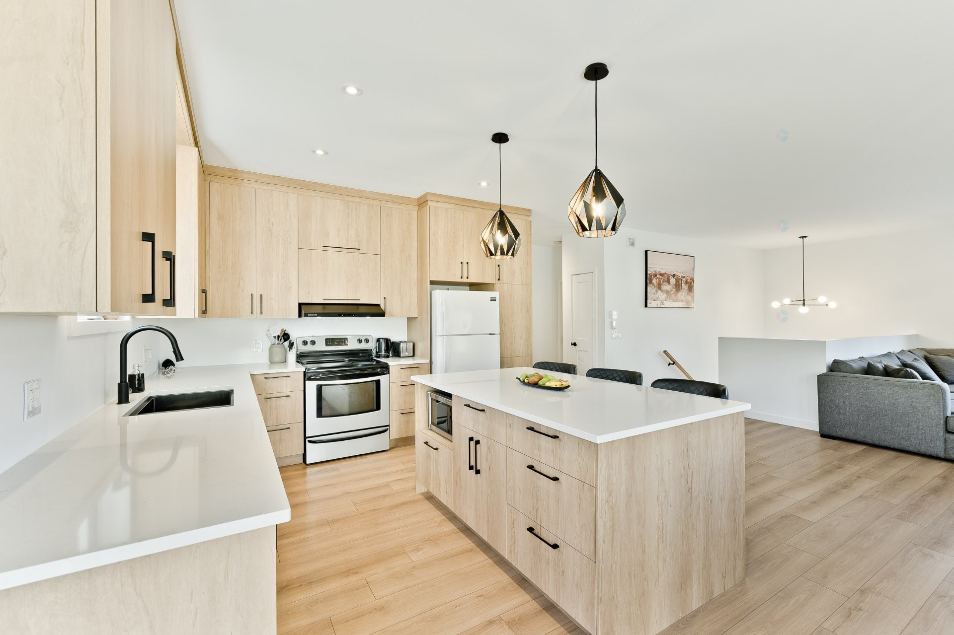 Kitchen - 780 Rue Mcauley, Coaticook, QC - Indoor Photo Showing Kitchen With Upgraded Kitchen