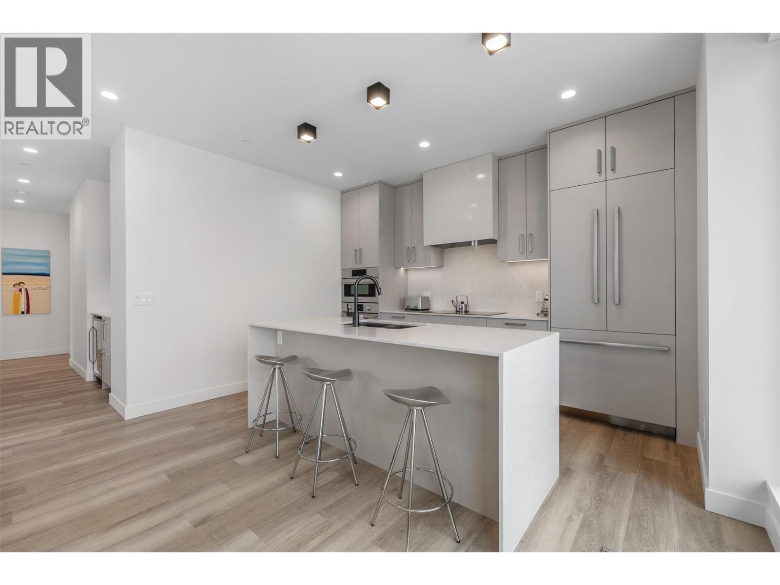 3340 Lakeshore Road Unit# 706, Kelowna, BC - Indoor Photo Showing Kitchen With Upgraded Kitchen