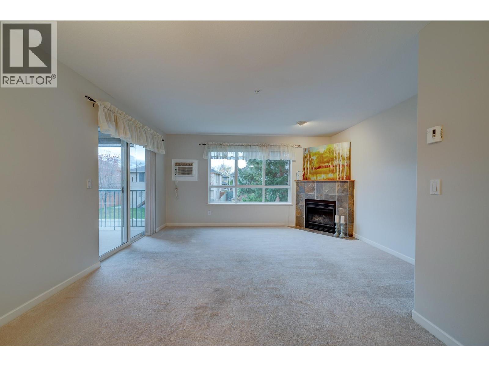 Large living room- new paint - 860 Nicolani Drive Unit# 204, Kamloops, BC - Indoor With Fireplace