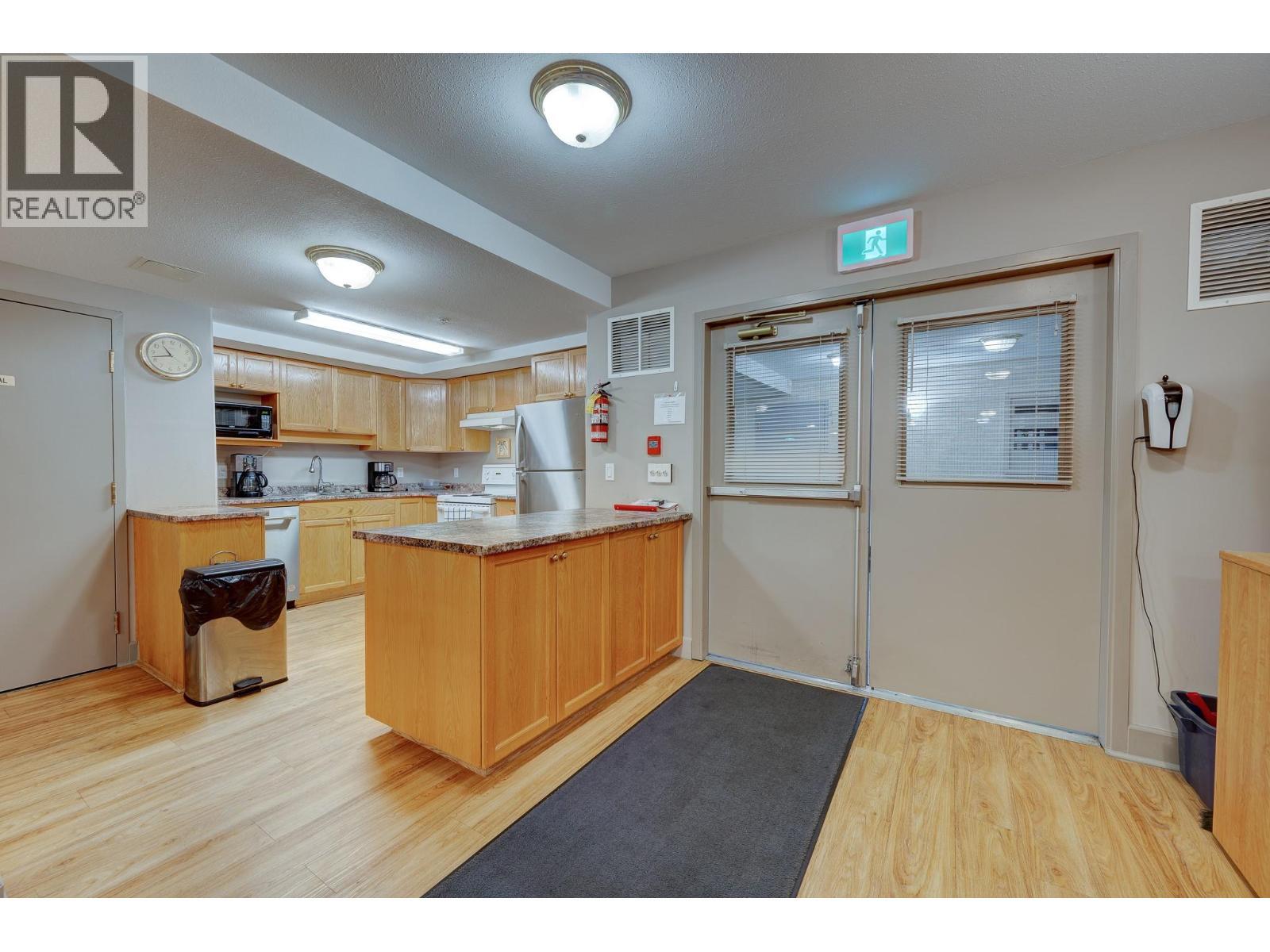 Community room - 860 Nicolani Drive Unit# 204, Kamloops, BC - Indoor Photo Showing Kitchen