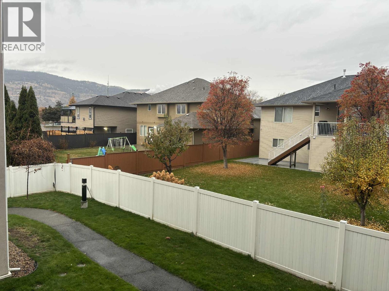 manicured grounds - 860 Nicolani Drive Unit# 204, Kamloops, BC - Outdoor
