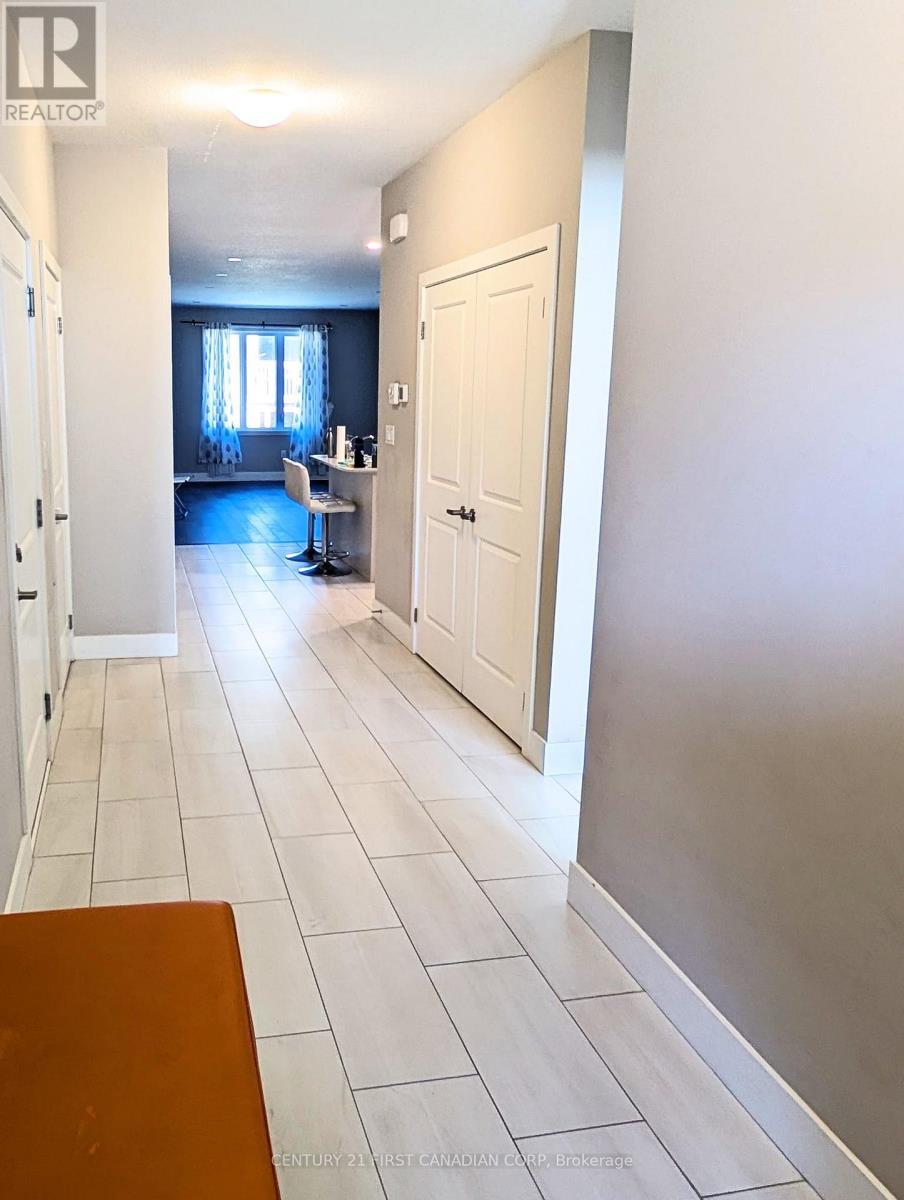 5 - 1355 Whetherfield Street, London North (North M), ON - Indoor Photo Showing Other Room