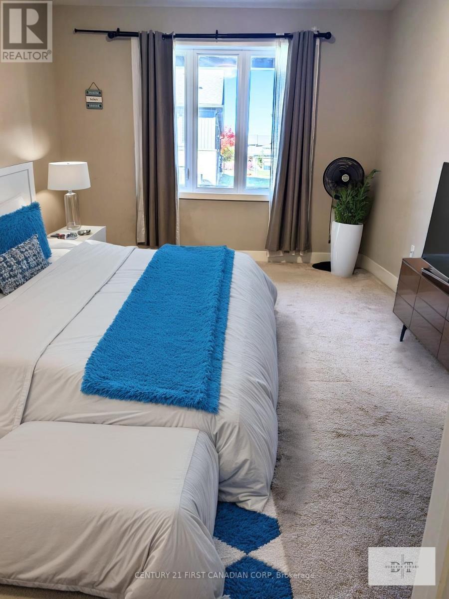 5 - 1355 Whetherfield Street, London North (North M), ON - Indoor Photo Showing Bedroom