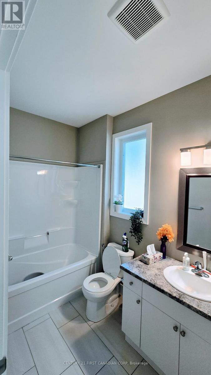 5 - 1355 Whetherfield Street, London North (North M), ON - Indoor Photo Showing Bathroom