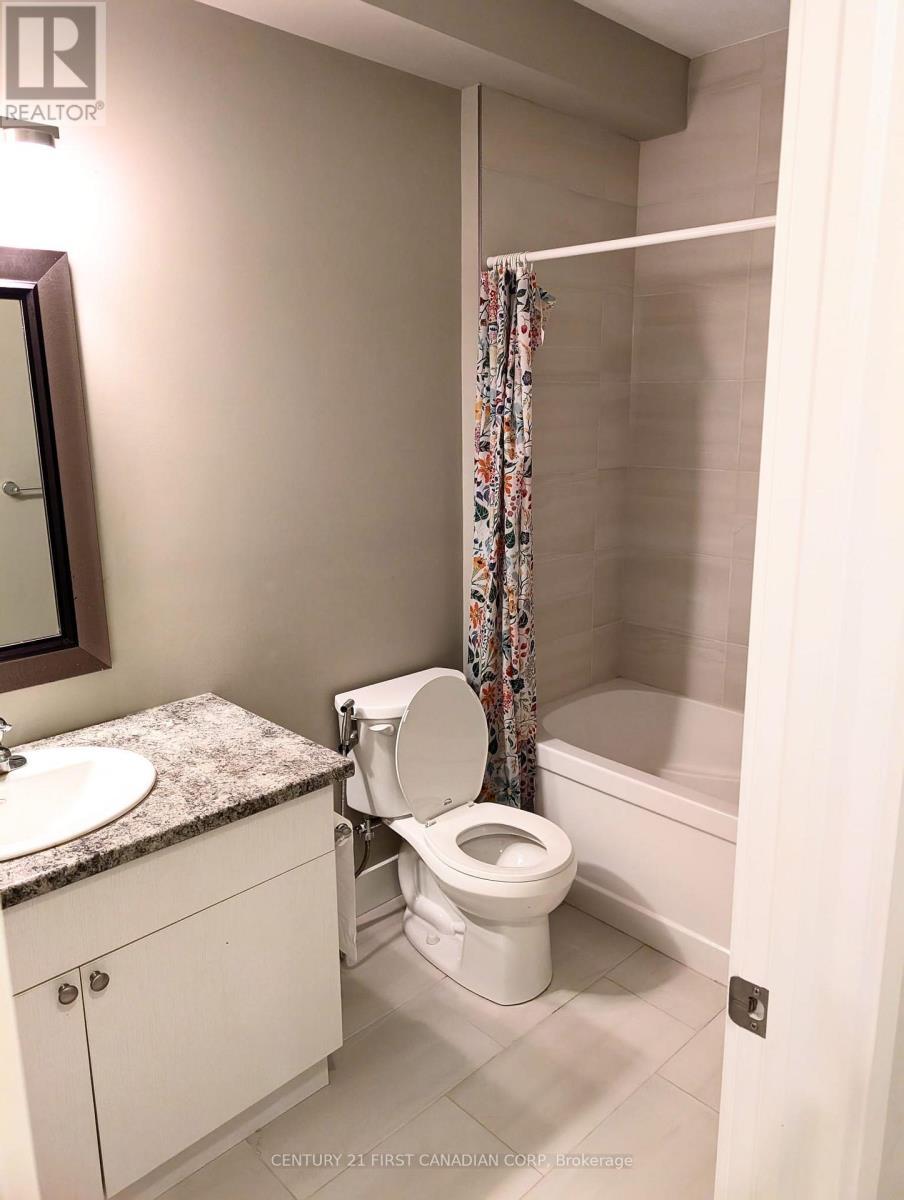 5 - 1355 Whetherfield Street, London North (North M), ON - Indoor Photo Showing Bathroom