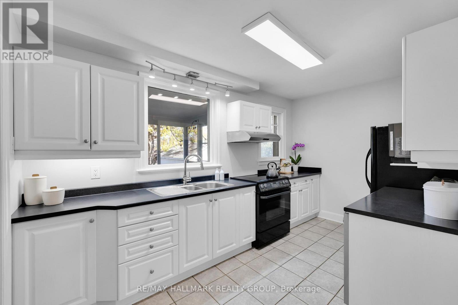163 Ruskin Street, Ottawa, ON - Indoor Photo Showing Kitchen