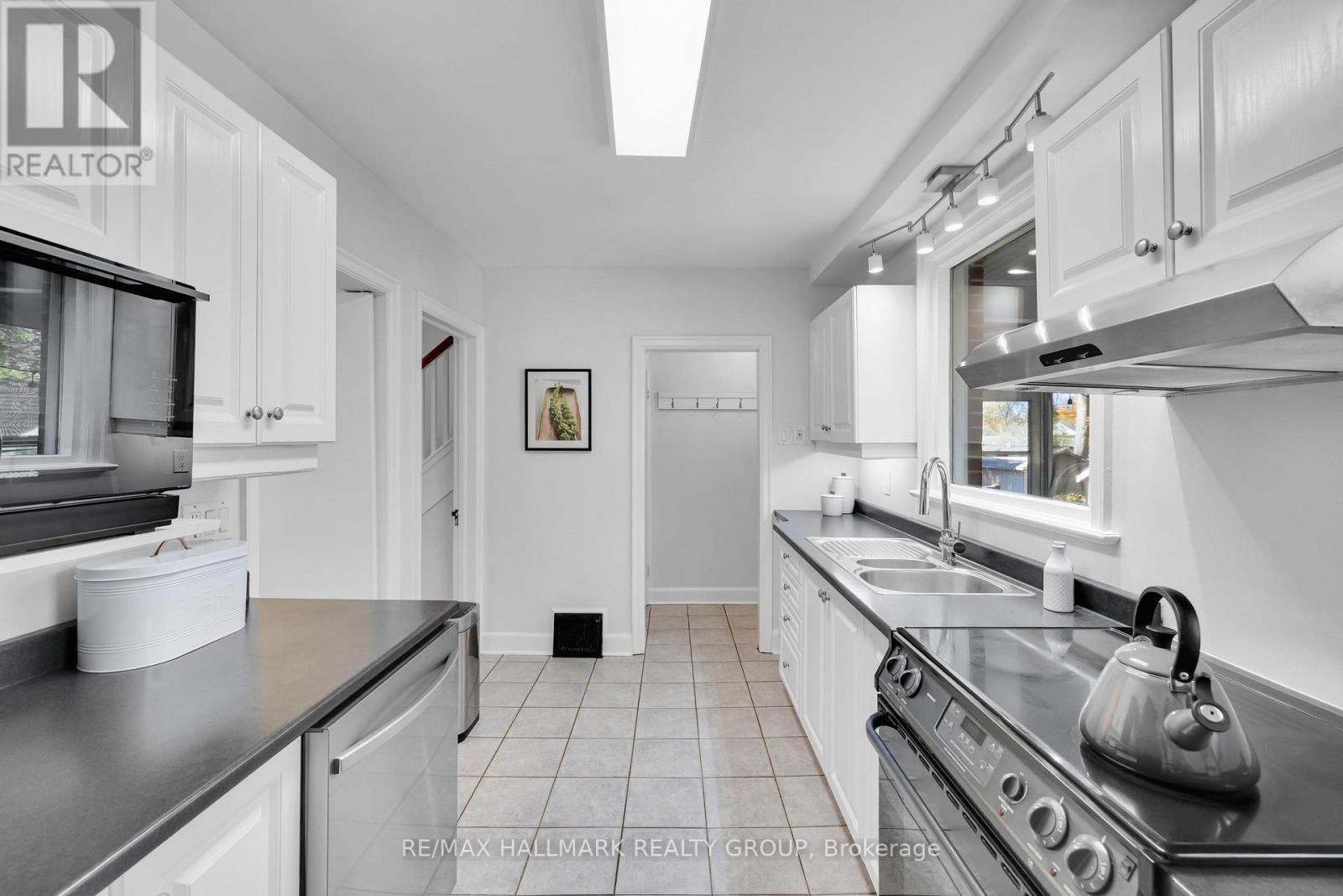 163 Ruskin Street, Ottawa, ON - Indoor Photo Showing Kitchen With Double Sink