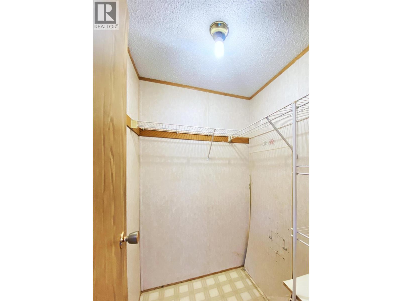 Walk-in closet - 655 Caouette Road, Sorrento, BC
