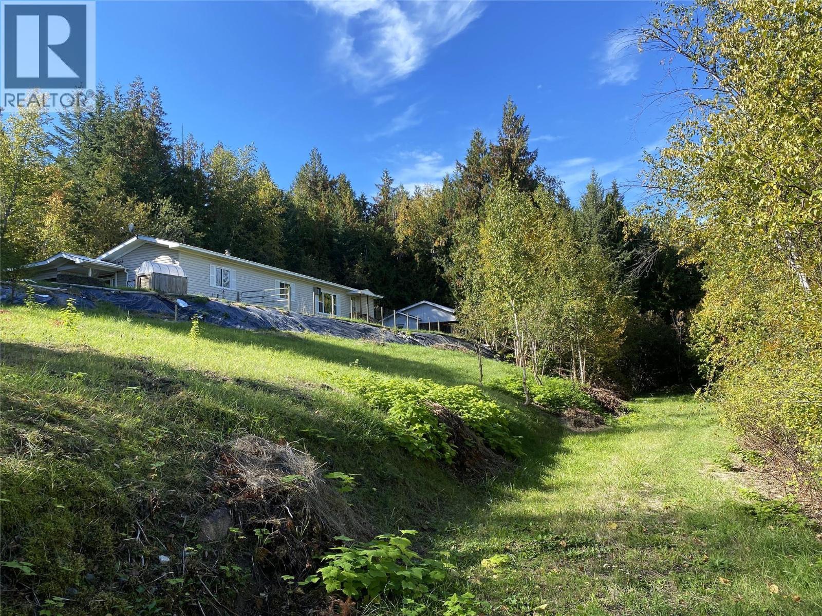 Lower laneway - 655 Caouette Road, Sorrento, BC