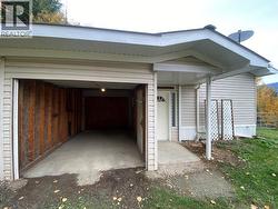 Attached single garage -