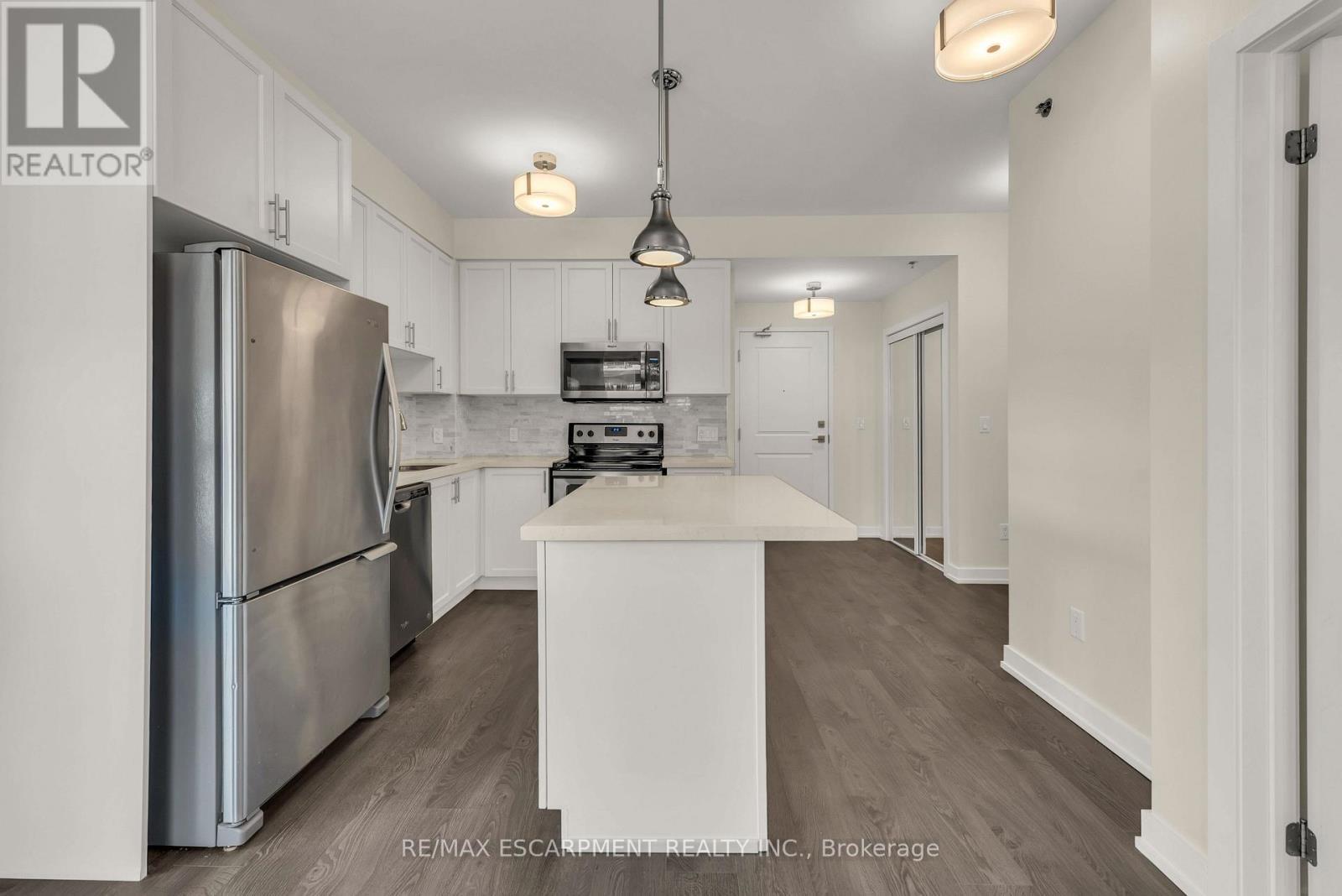 520 - 2486 Old Bronte Road, Oakville, ON - Indoor Photo Showing Kitchen With Stainless Steel Kitchen With Double Sink With Upgraded Kitchen