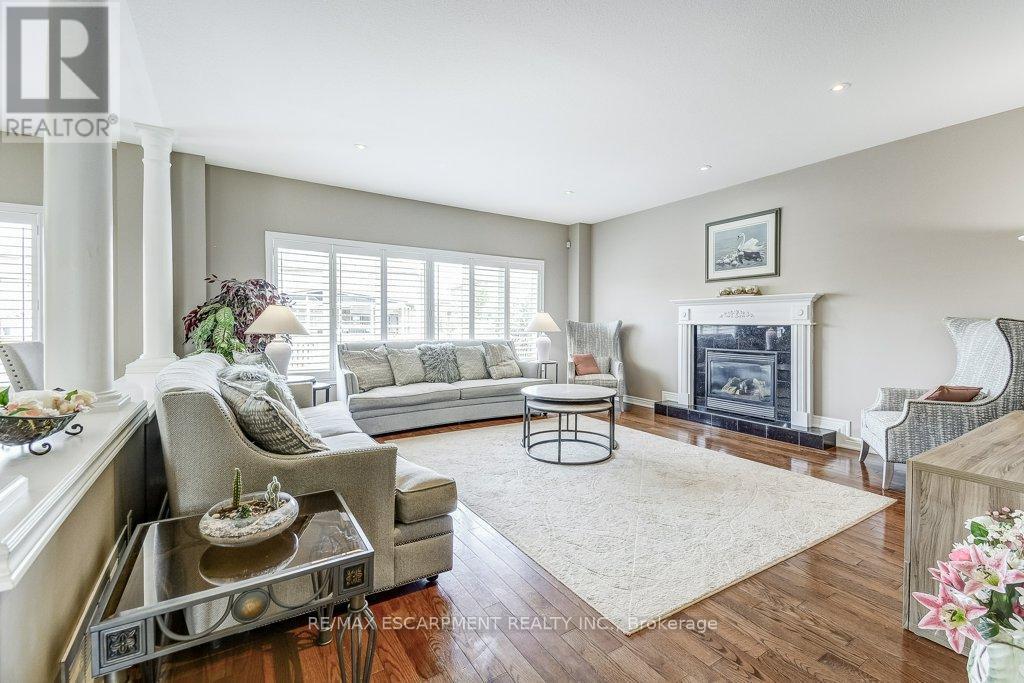 33 Lockman Drive, Hamilton, ON - Indoor Photo Showing Living Room With Fireplace