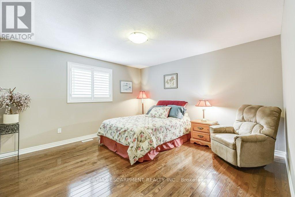 33 Lockman Drive, Hamilton, ON - Indoor Photo Showing Bedroom