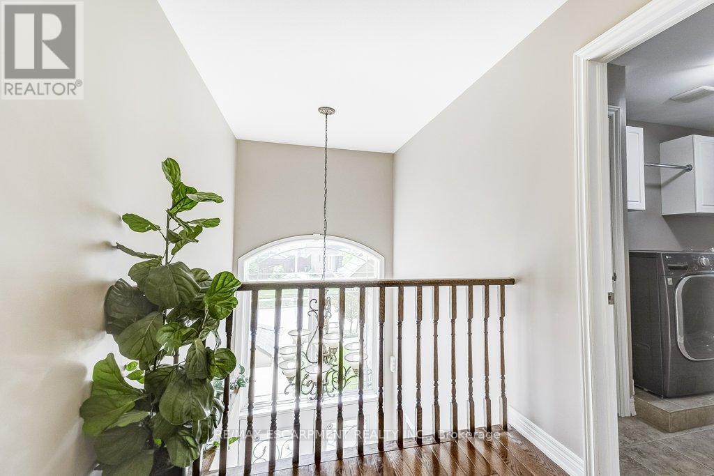 33 Lockman Drive, Hamilton, ON - Indoor Photo Showing Laundry Room