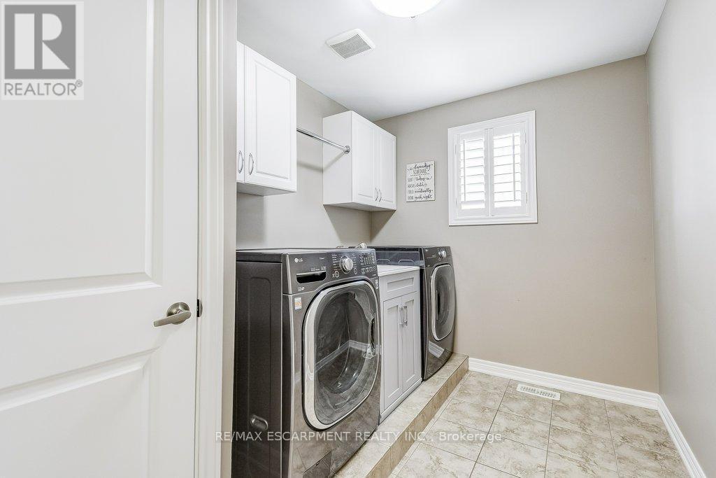 33 Lockman Drive, Hamilton, ON - Indoor Photo Showing Laundry Room