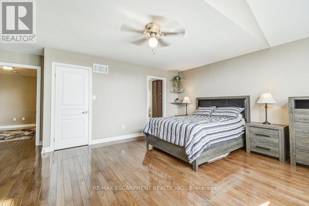 33 Lockman Drive, Hamilton, ON - Indoor Photo Showing Bedroom