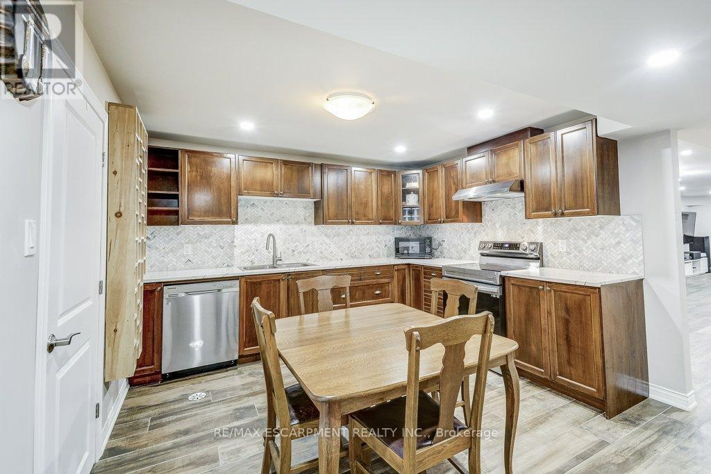 33 Lockman Drive, Hamilton, ON - Indoor Photo Showing Other Room