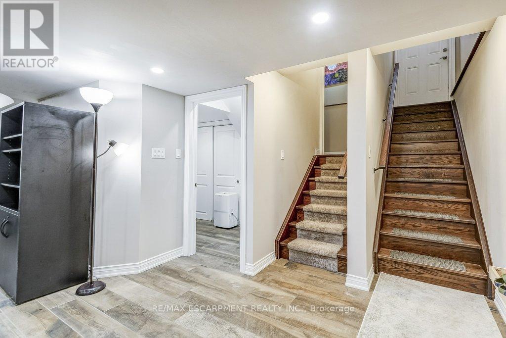 33 Lockman Drive, Hamilton, ON - Indoor Photo Showing Other Room