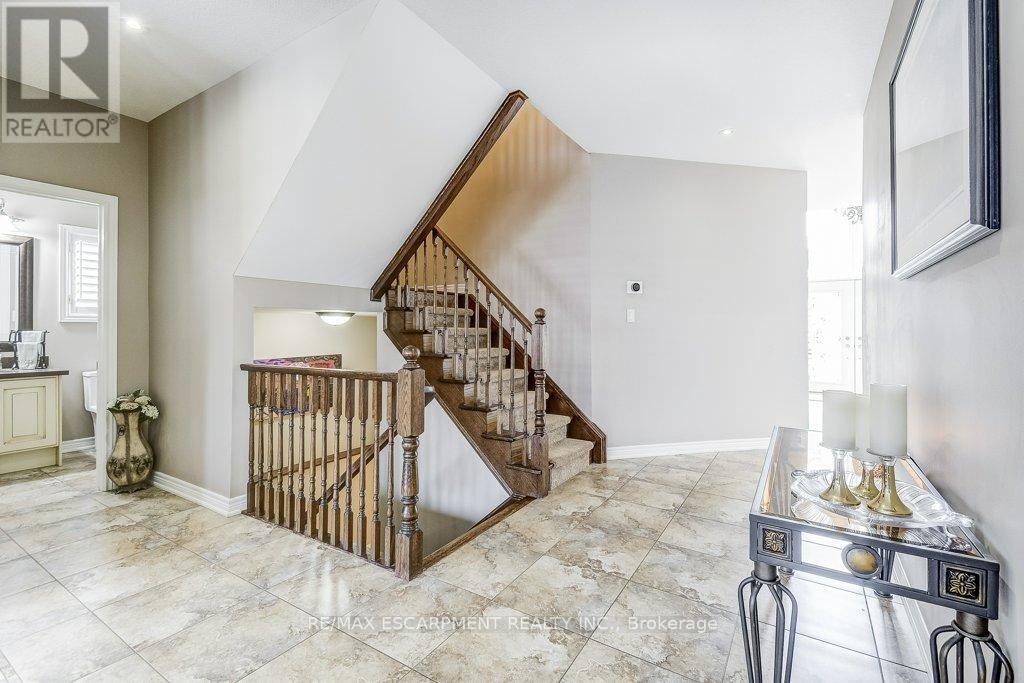 33 Lockman Drive, Hamilton, ON - Indoor Photo Showing Other Room